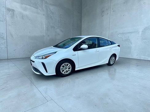 Used 2019 Toyota Prius LE FWD image 1