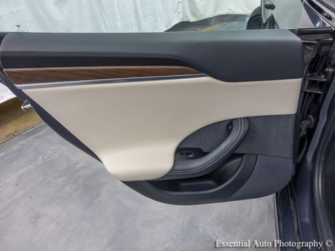 Used 2022 Tesla Model S image 37
