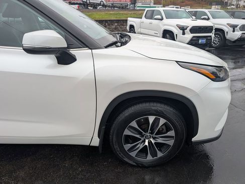 Certified 2024 Toyota Highlander XLE AWD/4WD image 11
