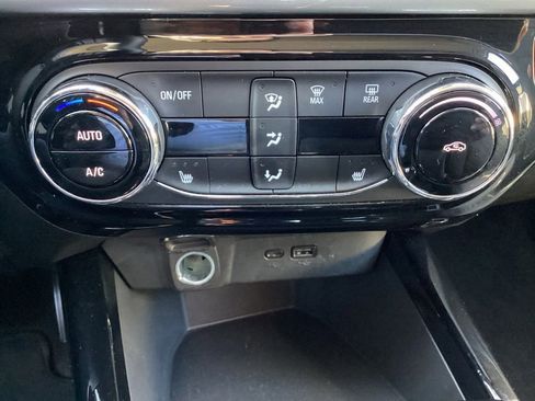 Used 2025 Chevrolet Trax LT w/ LT Convenience Package FWD image 22