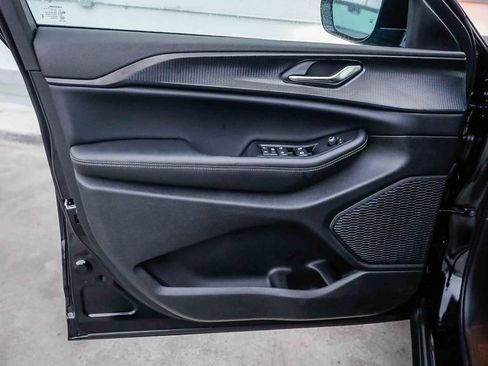 New 2025 Jeep Grand Cherokee Altitude image 22