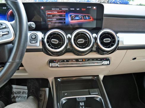 Used 2022 Mercedes-Benz GLB 250 w/ Premium Package image 28