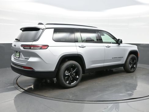 New 2025 Jeep Grand Cherokee L Limited w/ Black Appearance Package AWD/4WD image 6