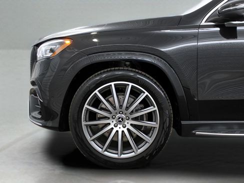 Used 2026 Mercedes-Benz GLS 580 4MATIC image 40