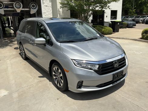 Used 2024 Honda Odyssey EX-L image 2