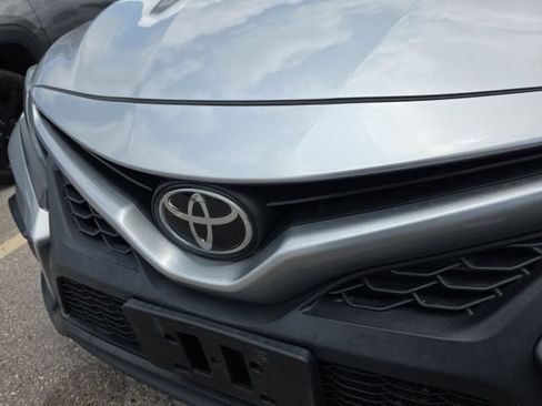 Used 2023 Toyota Camry SE FWD image 9