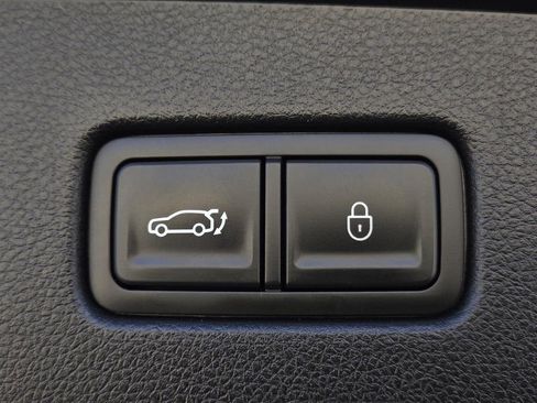 Used 2022 Genesis GV70 2.5T w/ Sport Prestige Package image 12