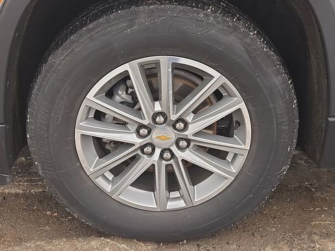 Used 2023 Chevrolet Traverse LT image 13