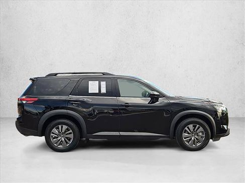Used 2024 Nissan Pathfinder SV FWD image 4