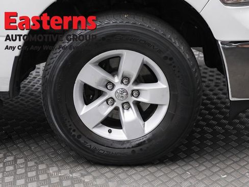 Used 2020 RAM 1500 Classic SLT image 28