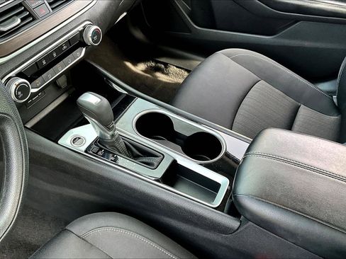 Used 2024 Nissan Altima 2.5 SV image 18