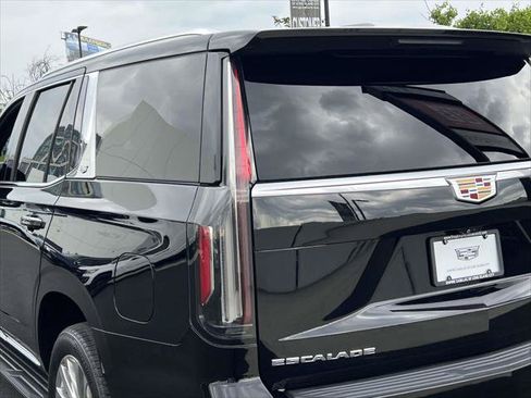 Used 2021 Cadillac Escalade Premium Luxury AWD/4WD image 13