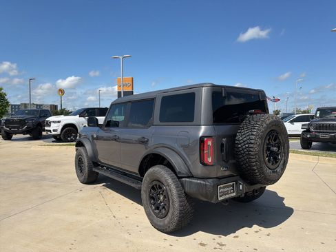 Used 2022 Ford Bronco Wildtrak image 3