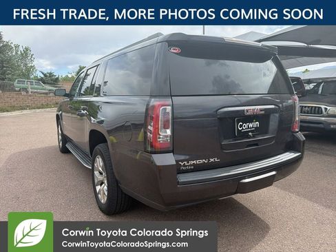 Used 2017 GMC Yukon XL SLT w/ Open Road Package AWD/4WD image 11