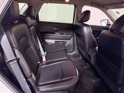 Certified 2025 Nissan Pathfinder SL AWD/4WD image 32