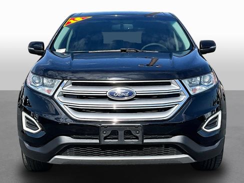 Used 2018 Ford Edge Titanium FWD image 3