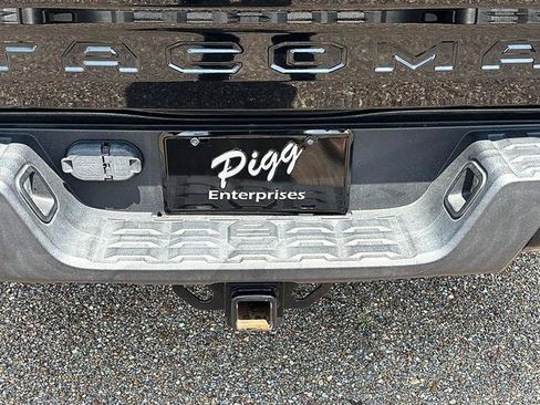 Used 2021 Toyota Tacoma TRD Sport AWD/4WD image 38