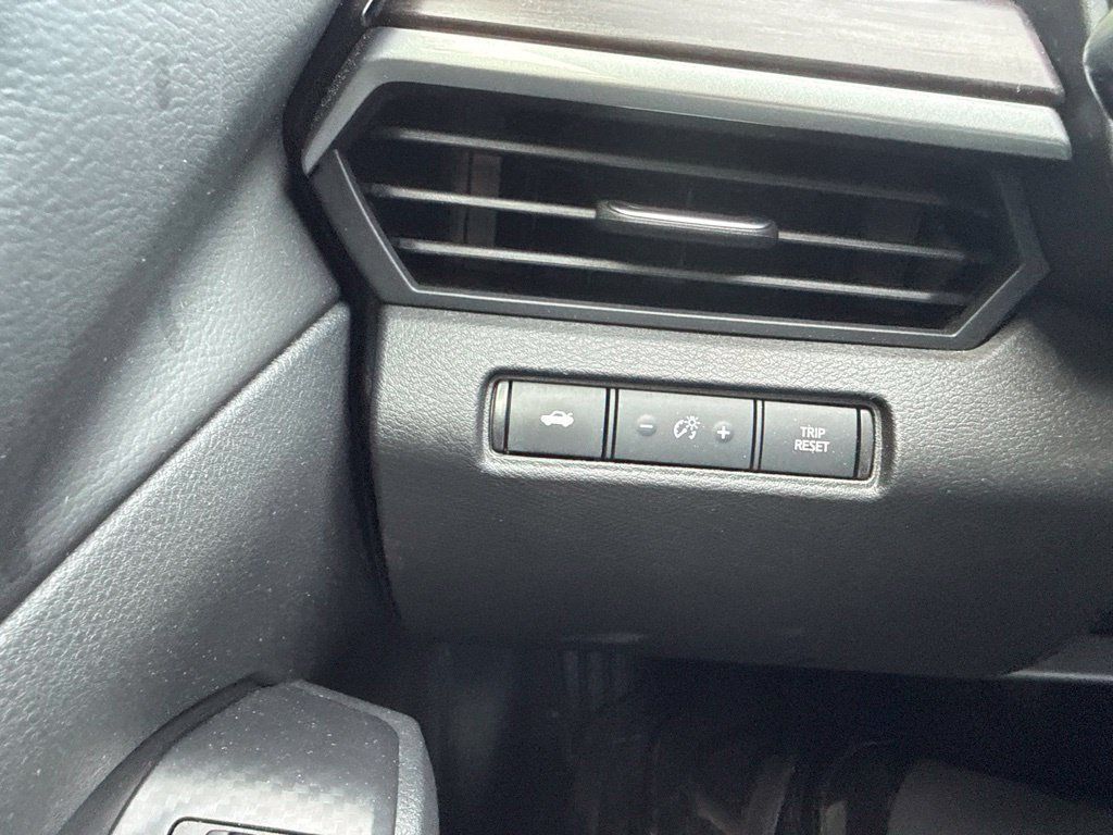 Used 2024 Nissan Altima 2.5 SV FWD image 19