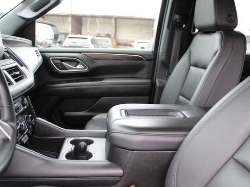 Used 2024 Chevrolet Suburban LT RWD image 29