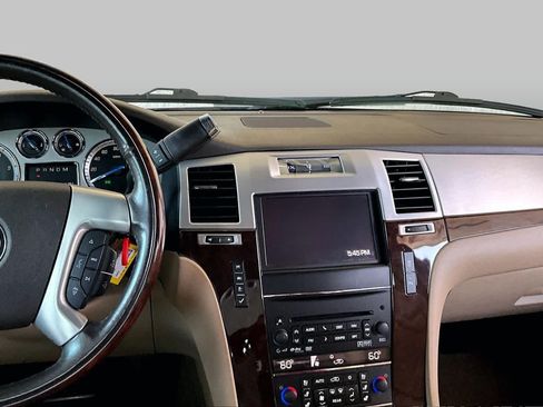 Used 2013 Cadillac Escalade Luxury RWD image 6