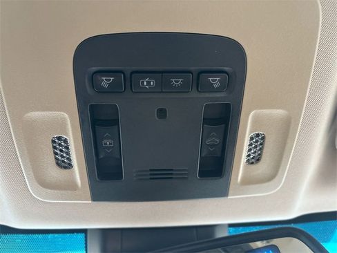 Used 2018 Toyota Camry XLE image 10