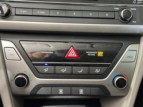 Used 2018 Hyundai Elantra SE w/ Cargo Package image 16