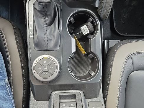 New 2025 Ford Bronco Outer Banks w/ Sasquatch Package image 26