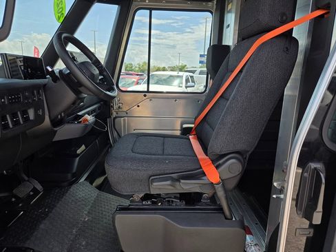 Used 2024 Chevrolet Brightdrop 400 w/ Commercial Equipment Package AWD/4WD image 5