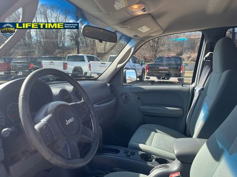 Used 2006 Jeep Liberty Sport image 16