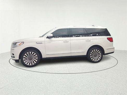 Used 2021 Lincoln Navigator Reserve image 4