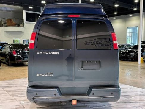 Used 2017 Chevrolet Express 2500 image 7