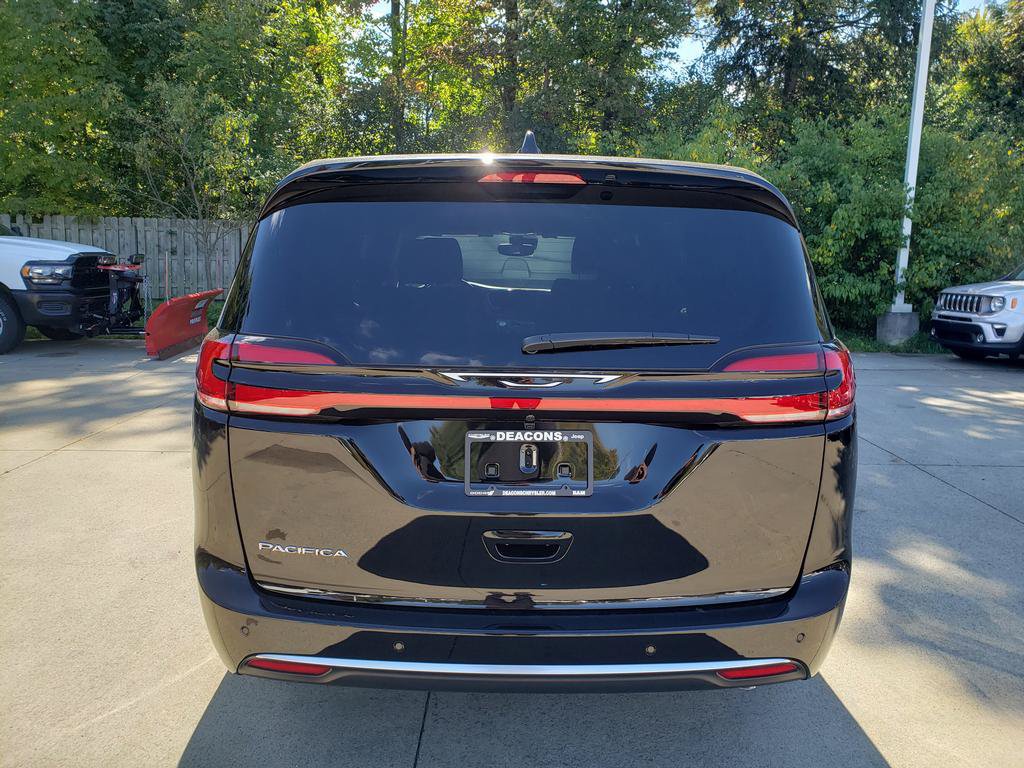 New 2027 Chrysler Pacifica Select FWD image 5