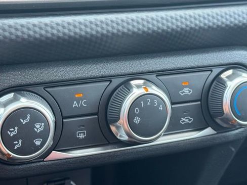 Certified 2025 Nissan Kicks Play S image 33