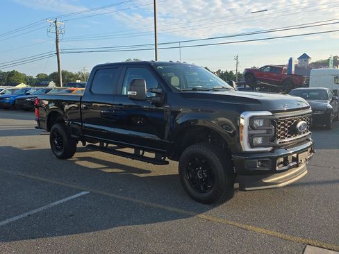 Used 2024 Ford F250 XL w/ STX Appearance Package AWD/4WD image 3