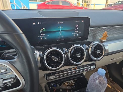 Used 2021 Mercedes-Benz GLB 250 4MATIC image 15