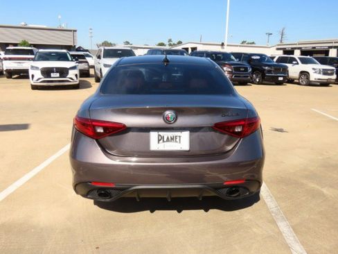 Used 2020 Alfa Romeo Giulia Sport w/ Quick Order Package 22K Sport image 11