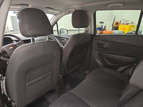 Used 2018 Chevrolet Trax LS image 12