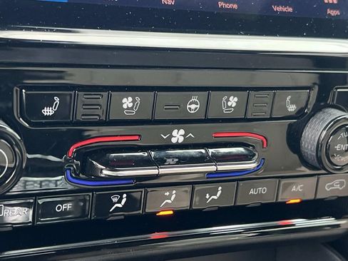 Used 2025 Jeep Grand Cherokee Limited w/ Luxury Tech Group II image 35