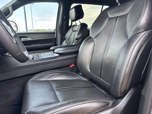 Used 2024 Jeep Wagoneer Series III AWD/4WD image 16