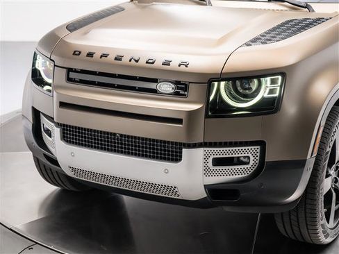 Used 2023 Land Rover Defender 110 SE image 9