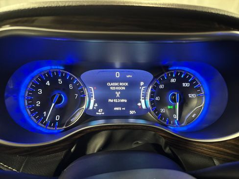 Used 2023 Chrysler Pacifica Limited FWD image 24