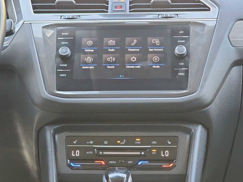 Used 2024 Volkswagen Tiguan SE image 14