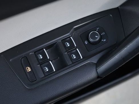 Used 2019 Volkswagen Tiguan SEL image 13