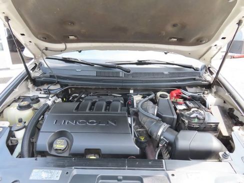 Used 2010 Lincoln MKT 2WD image 29