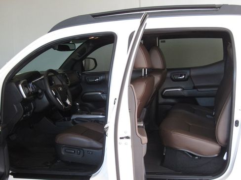 Certified 2022 Toyota Tacoma Limited w/ Black Out Package (TMS) AWD/4WD image 18