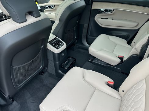 New 2026 Volvo XC90 T8 Plus AWD/4WD image 9