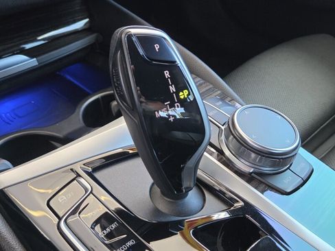 Used 2023 BMW 530i w/ Convenience Package RWD image 34