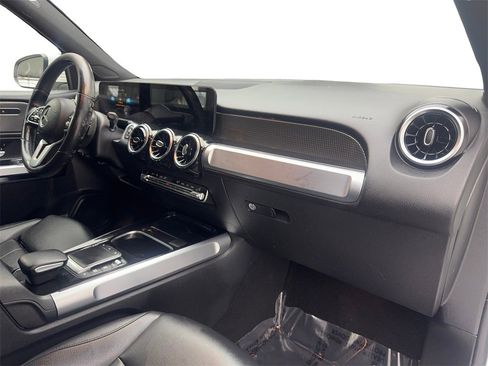 Used 2022 Mercedes-Benz GLB 250 w/ Premium Package Lite image 50