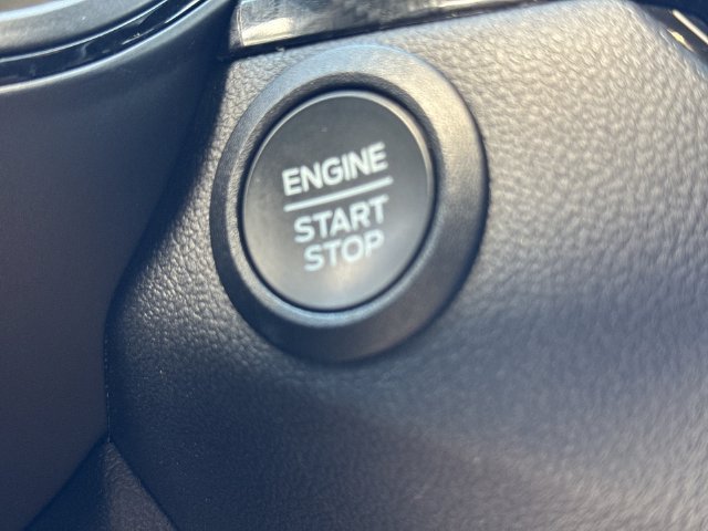 Used 2025 Ford Escape ST-Line Select AWD/4WD image 16