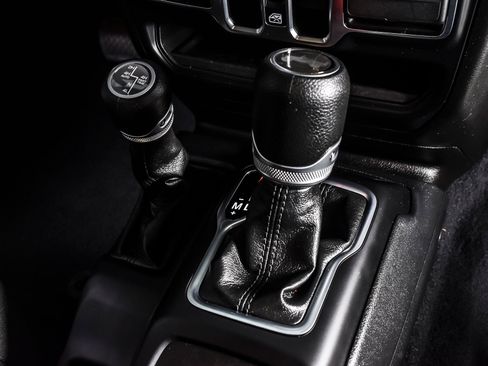 Used 2023 Jeep Wrangler Unlimited w/ Sun & Screen Package AWD/4WD image 32